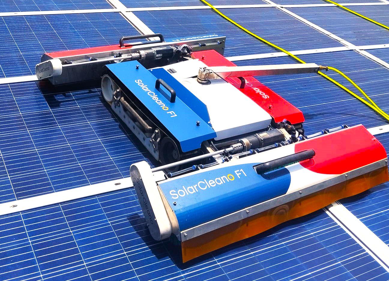 SolarCleano F1 sur toiture photovoltaïque